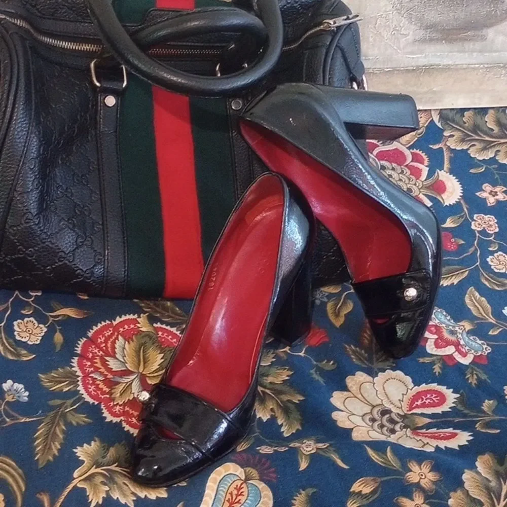 Gucci Black Patent Leather High Heels with Red Interior - Picture 10 of 10